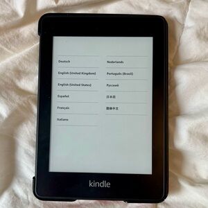 Kindle Paperwhite 4 (10th Gen 2018) + Case & Charger | 8GB Waterproof